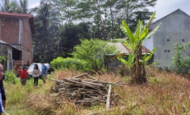 Design Terbaru 2 Lantai, area Secang Magelang, investasi pasti untung!!!!