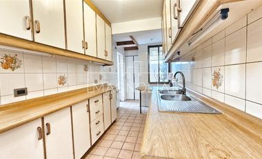 Casa en arriendo de 4 dorm. en Vitacura - Luis Pasteur