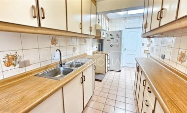 Casa en arriendo de 4 dorm. en Vitacura - Luis Pasteur