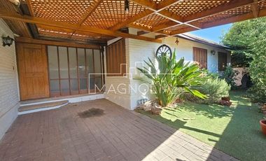 Casa en arriendo de 4 dorm. en Vitacura - Luis Pasteur