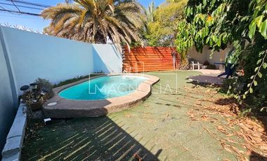 Casa en arriendo de 4 dorm. en Vitacura - Luis Pasteur