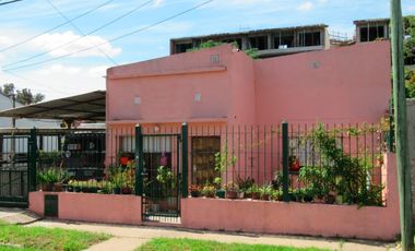 Casa en venta - 2 Dormitorios 2 Baños - Cochera - 425Mts2 - Pilar