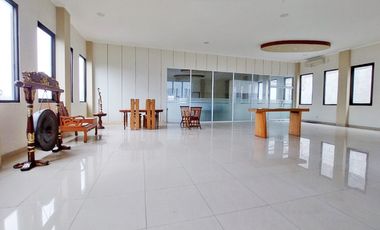 Gedung 3 Lantai dan Gudang di Ciputat Tangerang Selatan