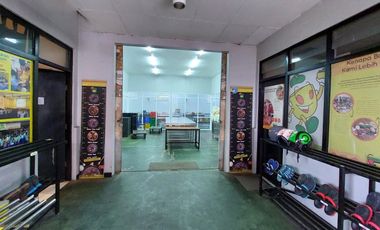 Gedung 3 Lantai dan Gudang di Ciputat Tangerang Selatan