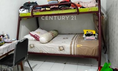 Rumah Mungil Bebas Banjir Dekat Pusat Niaga