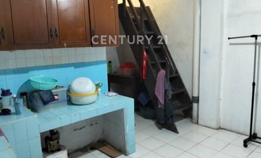 Rumah Mungil Bebas Banjir Dekat Pusat Niaga