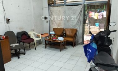 Rumah Mungil Bebas Banjir Dekat Pusat Niaga