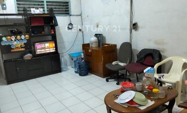 Rumah Mungil Bebas Banjir Dekat Pusat Niaga