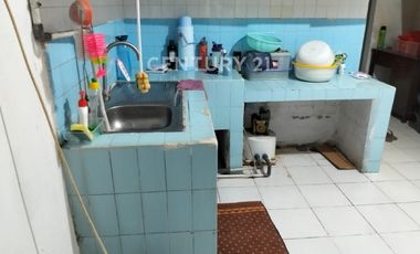 Rumah Mungil Bebas Banjir Dekat Pusat Niaga