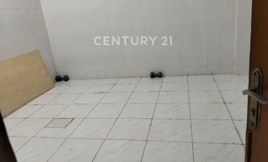 Rumah Mungil Bebas Banjir Dekat Pusat Niaga