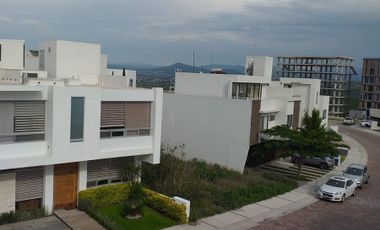 Residencia en Cañadas del Lago, 4 Recamaras, 4.5 Baños, Roof Garden, Jacuzzi..
