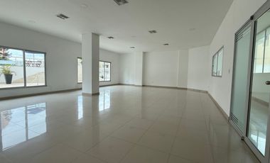 apartamento en arriendo en riomar. Cod A74