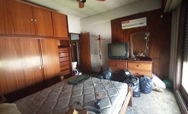 EXCELENTE CASA EN LOTE PROPIO CON 2 HABITACIONES, UN ESCRITORIO, 2 BAÑOS