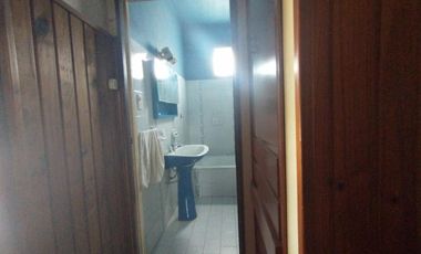 EXCELENTE CASA EN LOTE PROPIO CON 2 HABITACIONES, UN ESCRITORIO, 2 BAÑOS