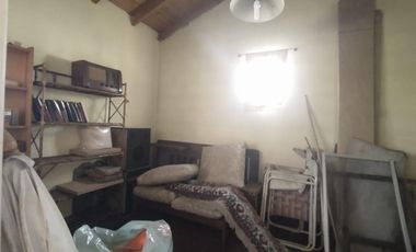 EXCELENTE CASA EN LOTE PROPIO CON 2 HABITACIONES, UN ESCRITORIO, 2 BAÑOS