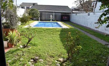 Chalet en venta en Villa Udaondo