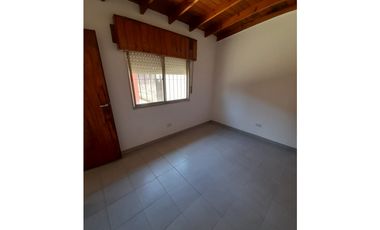 CASA EN PH EN ALQUILER A 250 METROS ACCESO OESTE. (UDAONDO)