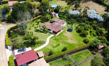 finca en arriendo en guarne. Cod A513955