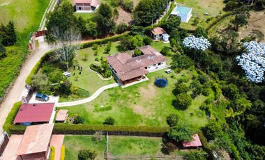 finca en arriendo en guarne. Cod A513955