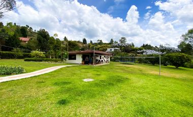 finca en arriendo en guarne. Cod A513955