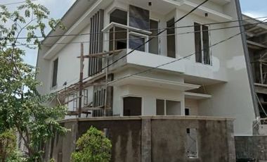 Dijual Rumah Hook 2 lantai di Jalan Mojoarum, Surabaya