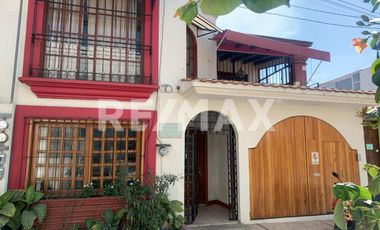Amplia y cómoda casa en privada de Las Rosas - (3)