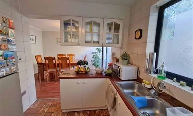 Casa, solida, 4 dormitorios 3 baños, mansarda, patio, estac.