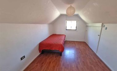 Casa, solida, 4 dormitorios 3 baños, mansarda, patio, estac.