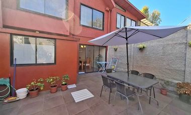 Casa, solida, 4 dormitorios 3 baños, mansarda, patio, estac.