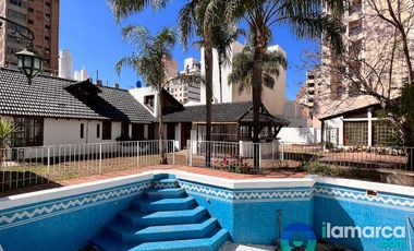 Casa en alquiler sobre Dean Funes entre la canada y el Shopping Nvo Centro