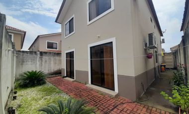 VENTA DE AMPLIA CASA EN CIUDAD CELESTE - MODELO GIRASOL