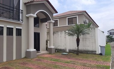 VENTA DE AMPLIA CASA EN CIUDAD CELESTE - MODELO GIRASOL