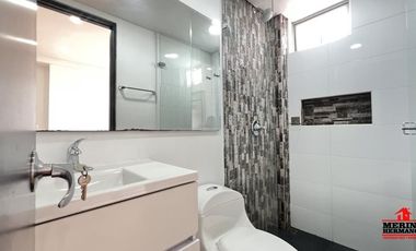 apartamento en arriendo en loma del barro. Cod A5700