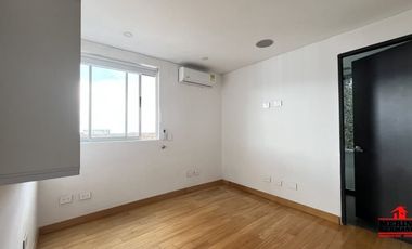 apartamento en arriendo en loma del barro. Cod A5700