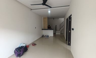 Rumah Siap Huni 14 Mnt ke Summarecon Mall Bekasi Hadap Selatan J-42014