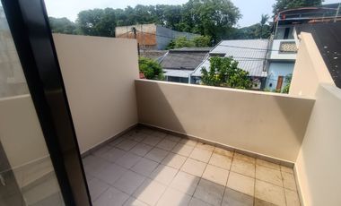 Rumah Siap Huni 14 Mnt ke Summarecon Mall Bekasi Hadap Selatan J-42014