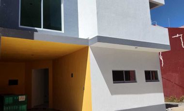 SE VENDE CASA DE DOS PLATAS  EN PRIVADA COL. ALVARO OBREGON, SANTIAGO TULANTEPEC A 5 MINUTOS DEL CENTRO 🏘️