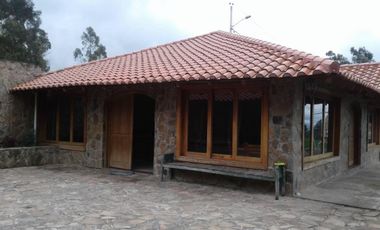 VENTA-Casa con Vista Al Lago Vía a Las Cochas en Guaranda/ Urbec 19URB057