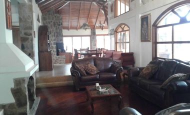 VENTA-Casa con Vista Al Lago Vía a Las Cochas en Guaranda/ Urbec 19URB057