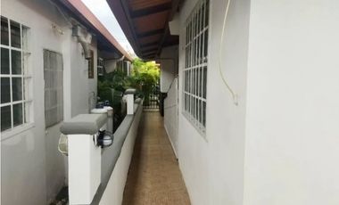 SE VENDE CASA CON PISCINA EN BRISAS DEL GOLF $275,000