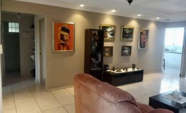 SE VENDE CASA CON PISCINA EN BRISAS DEL GOLF $275,000