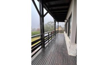 Casa 3 ambientes sobre el balcón del golf
