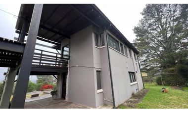 Casa 3 ambientes sobre el balcón del golf