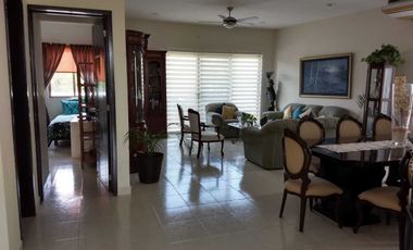 Casa en Venta en SM 11. Con alberca . También propia para  despacho de abogados, contable, notaria etc.