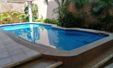 Casa en Venta en SM 11. Con alberca . También propia para  despacho de abogados, contable, notaria etc.