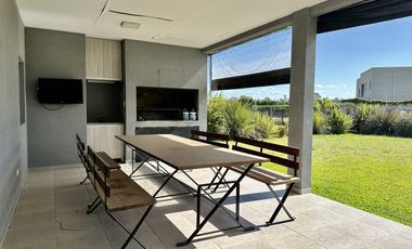 Casa en venta  y alquiler la Horqueta de Echeverría Canning