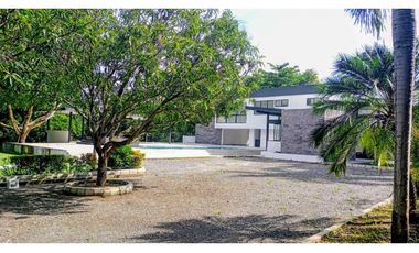 Finca moderna en Santa fe, Antioquia, Colombia.