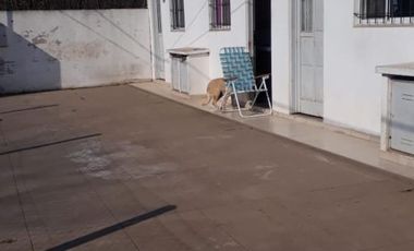 Amplio Lote con cuatro departamentos. En General Las Heras, total: U$S 120.000