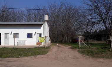 Amplio Lote con cuatro departamentos. En General Las Heras, total: U$S 120.000