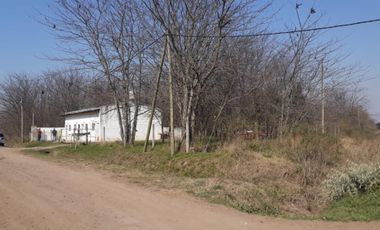 Amplio Lote con cuatro departamentos. En General Las Heras, total: U$S 120.000